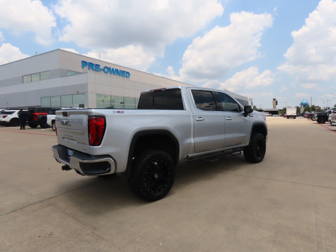 2019 GMC Sierra 1500 4WD Crew Cab 147 SLT photo