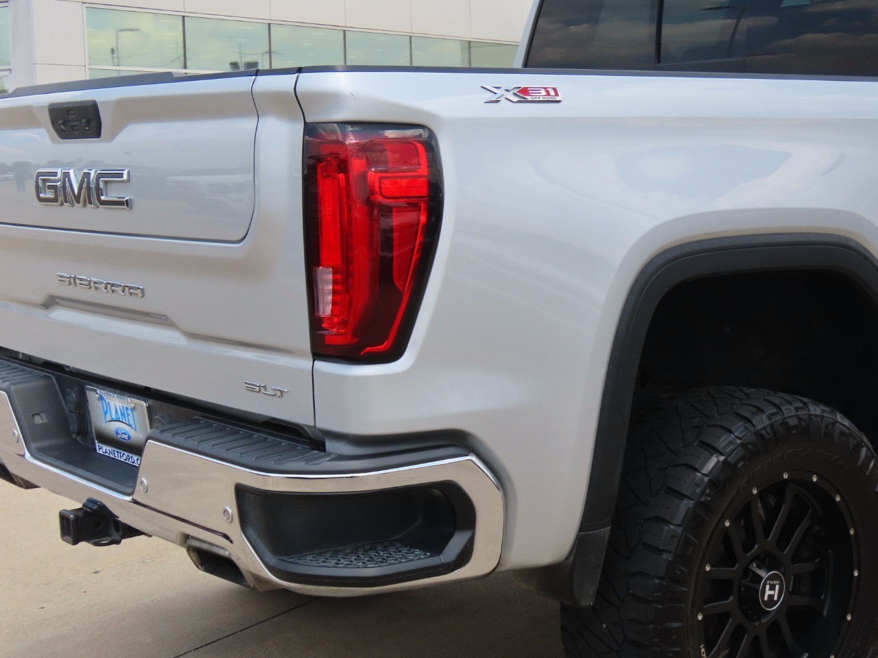 2019 GMC Sierra 1500 4WD Crew Cab 147 SLT photo