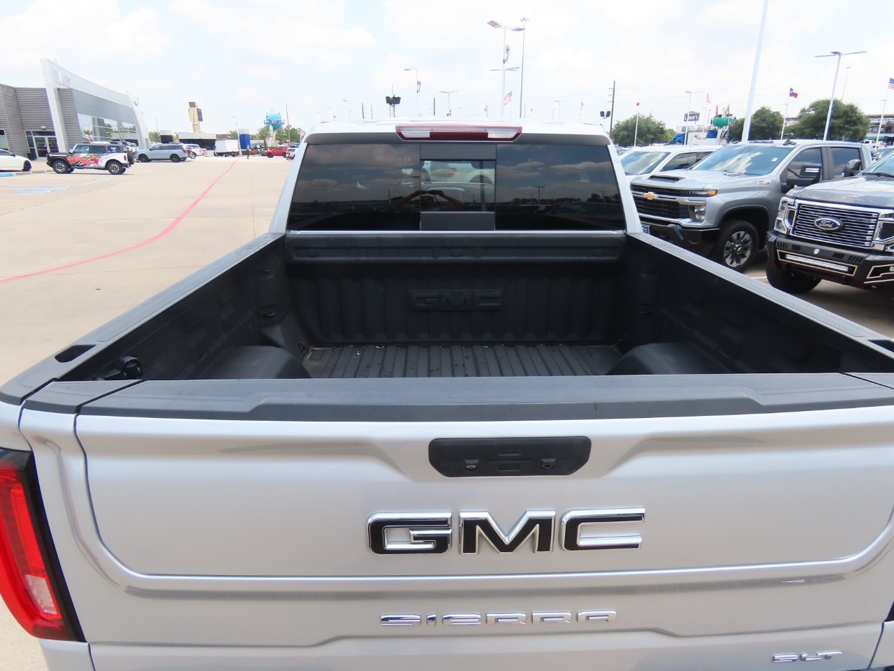 2019 GMC Sierra 1500 4WD Crew Cab 147 SLT photo