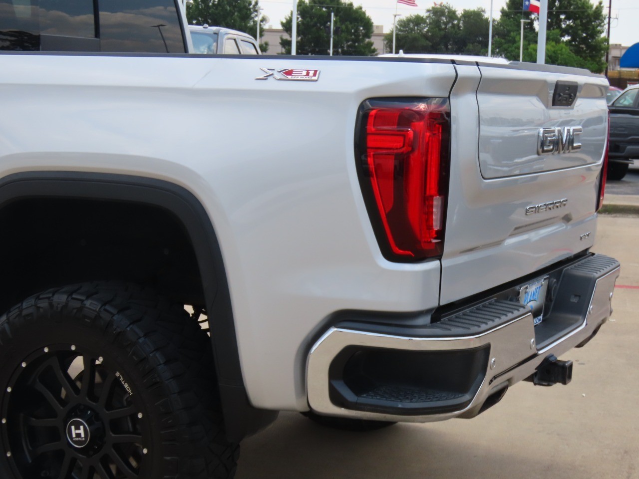2019 GMC Sierra 1500 4WD Crew Cab 147 SLT photo