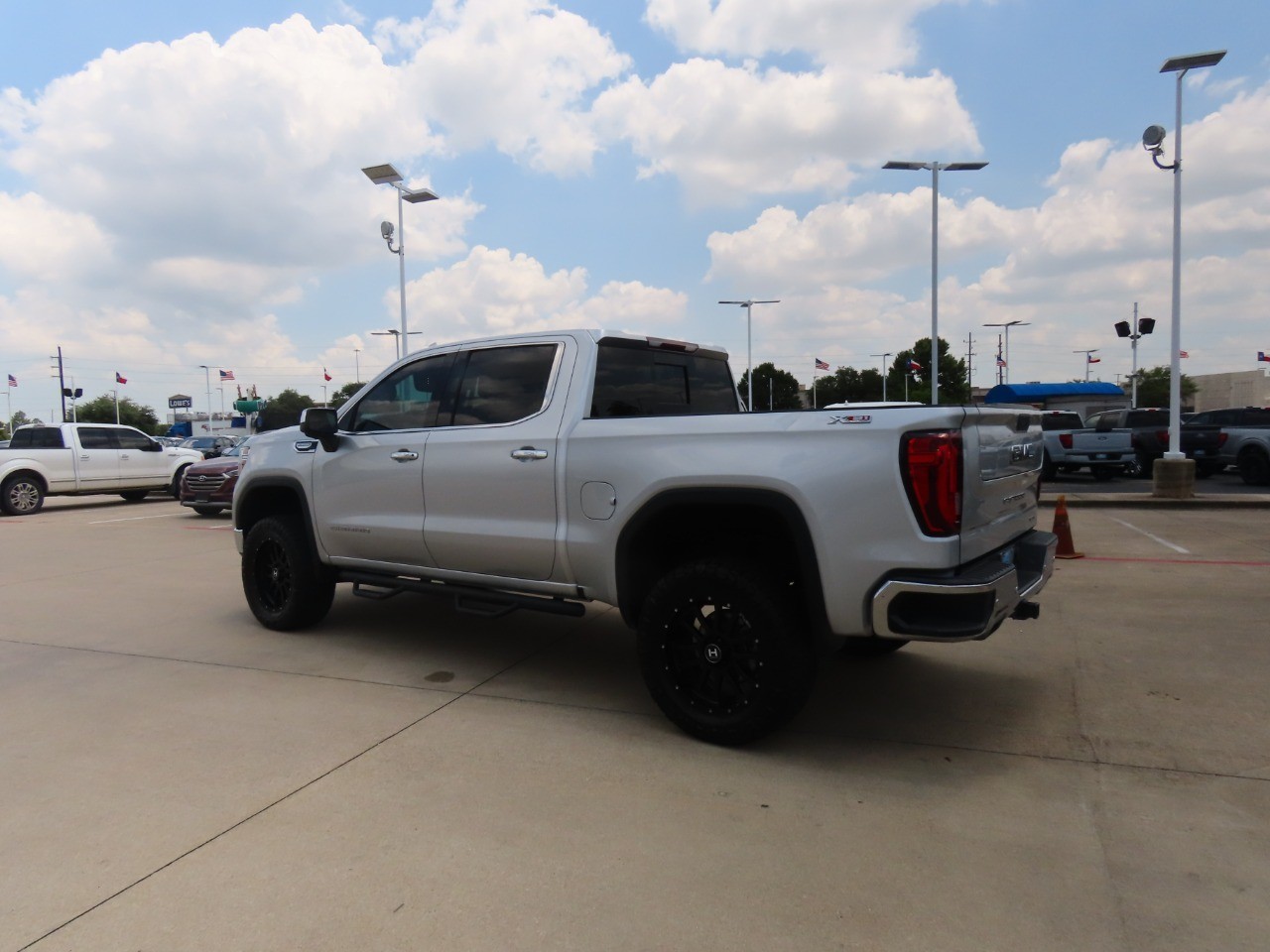 2019 GMC Sierra 1500 4WD Crew Cab 147 SLT photo