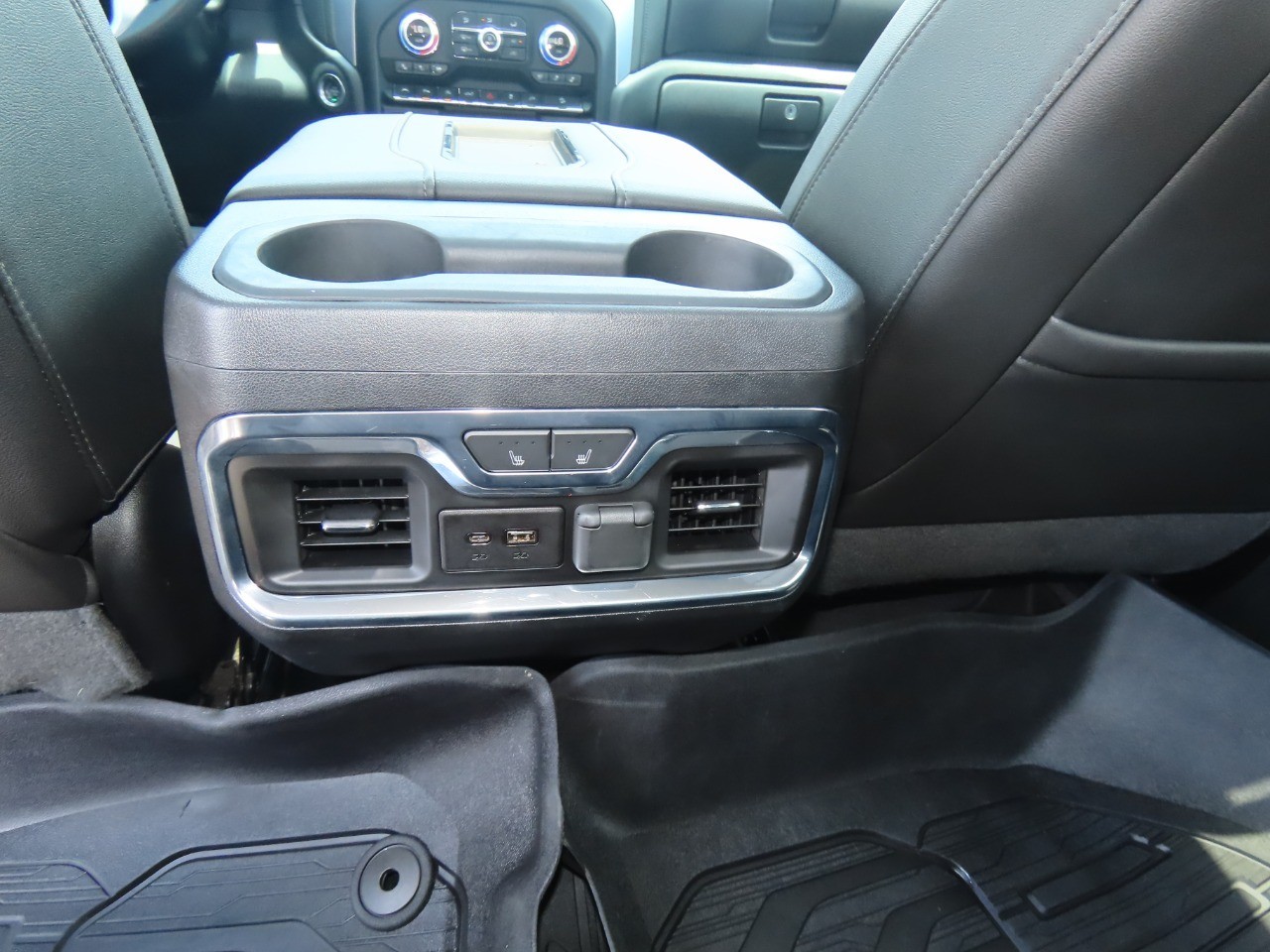 2019 GMC Sierra 1500 4WD Crew Cab 147 SLT photo