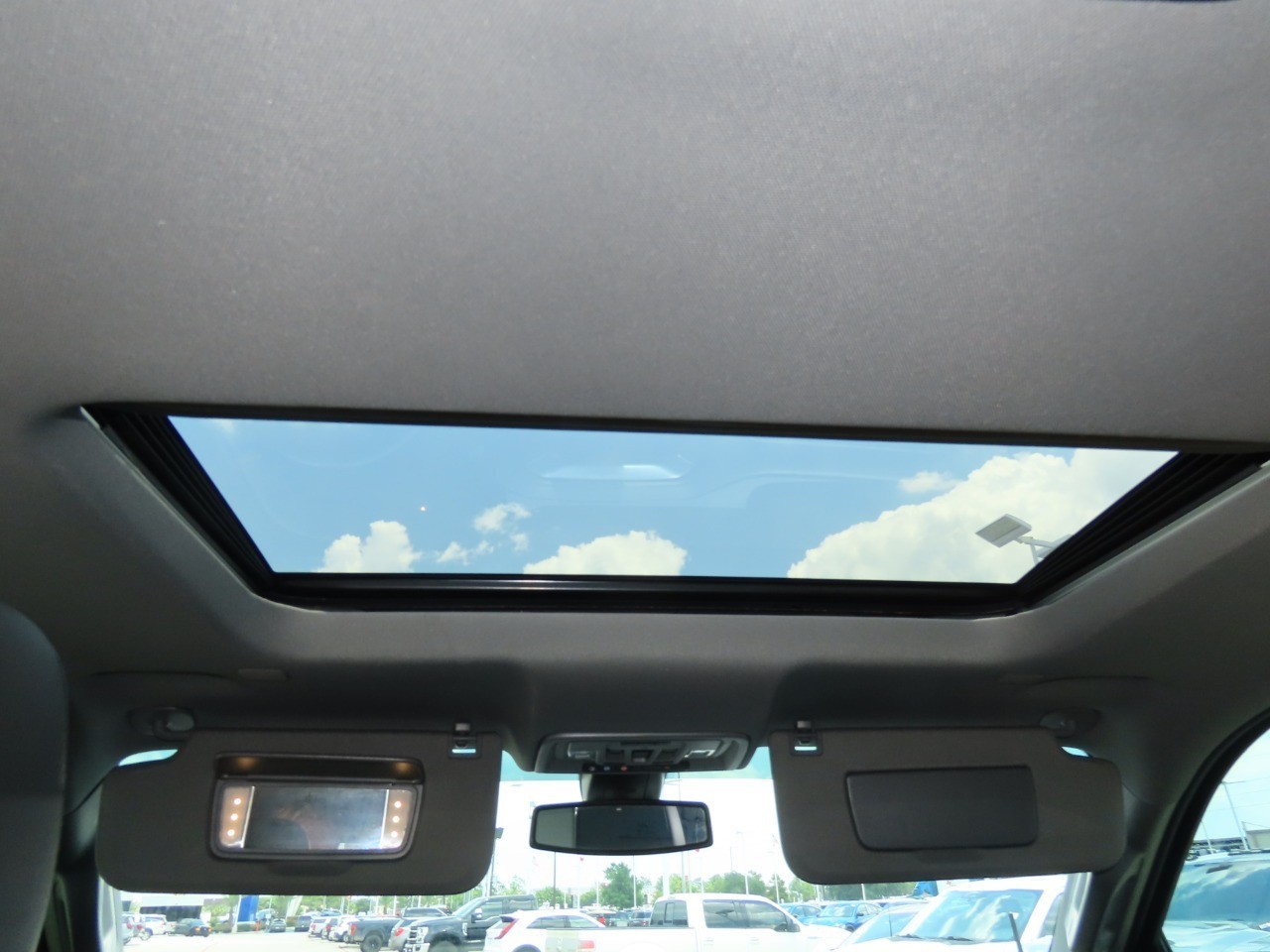 2019 GMC Sierra 1500 4WD Crew Cab 147 SLT photo