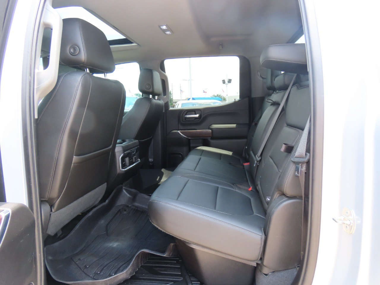 2019 GMC Sierra 1500 4WD Crew Cab 147 SLT photo