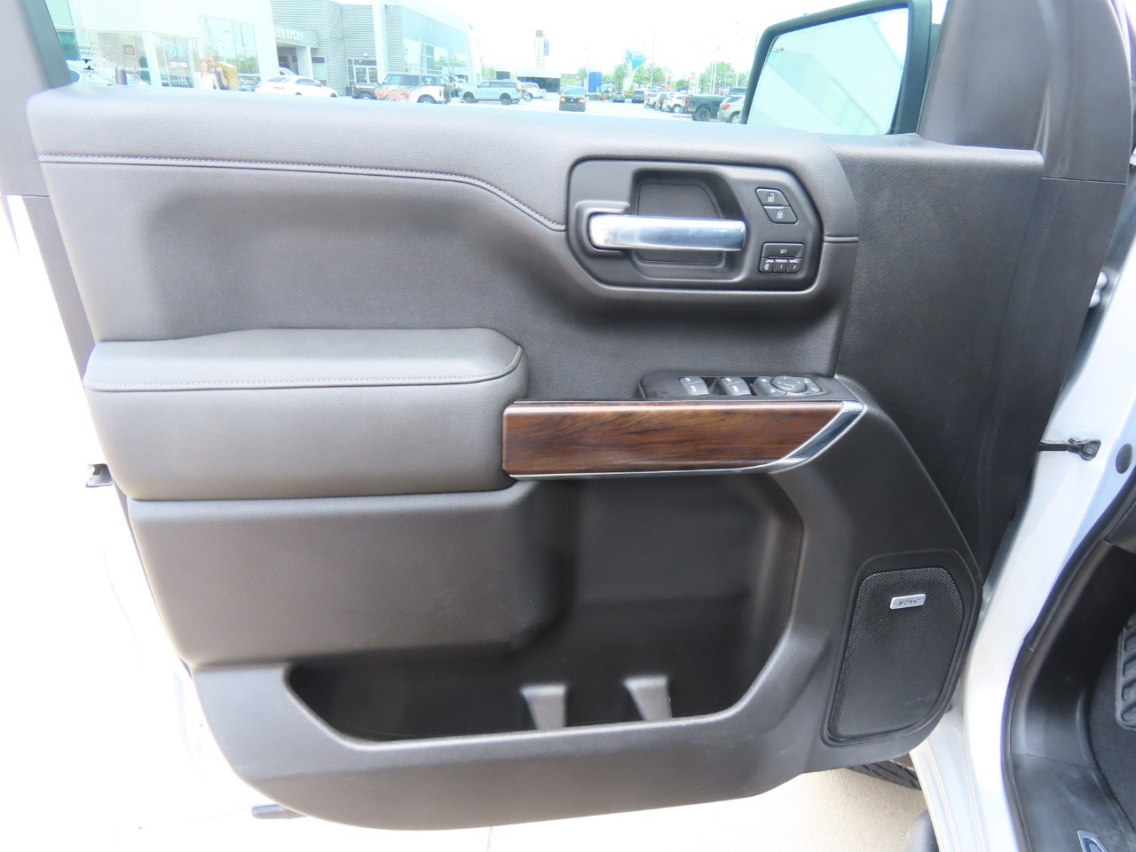 2019 GMC Sierra 1500 4WD Crew Cab 147 SLT photo