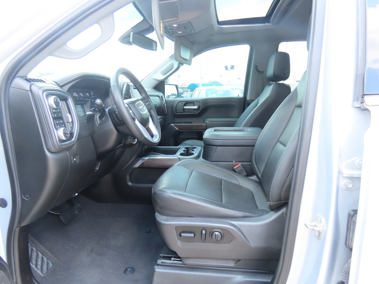 2019 GMC Sierra 1500 4WD Crew Cab 147 SLT photo