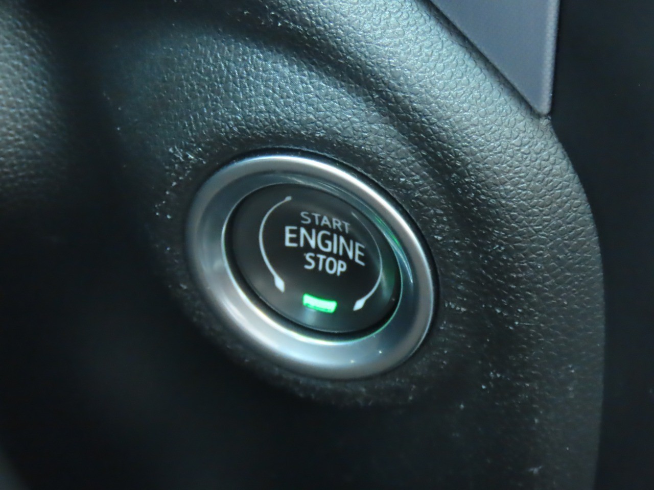 2019 GMC Sierra 1500 4WD Crew Cab 147 SLT photo