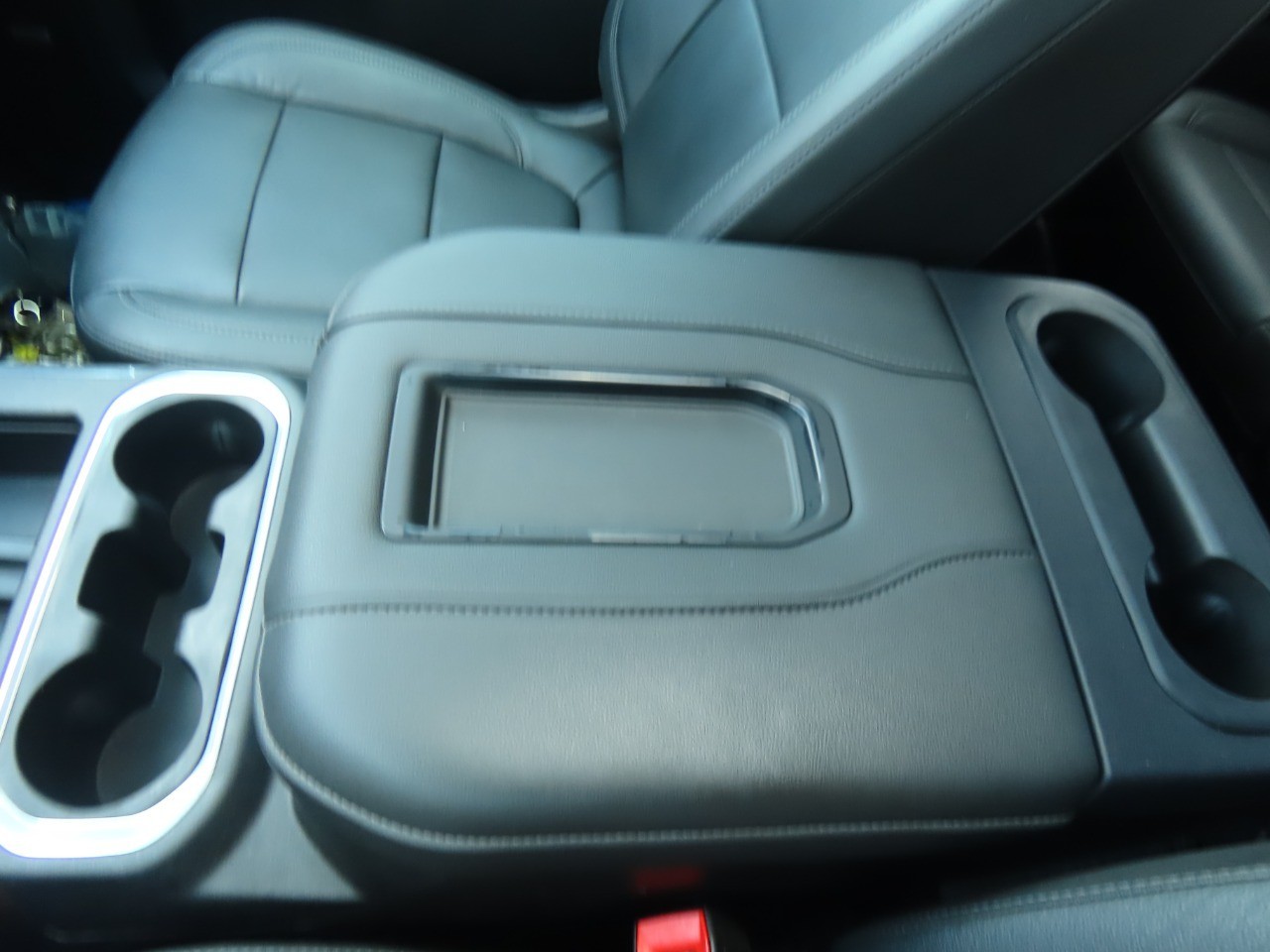 2019 GMC Sierra 1500 4WD Crew Cab 147 SLT photo