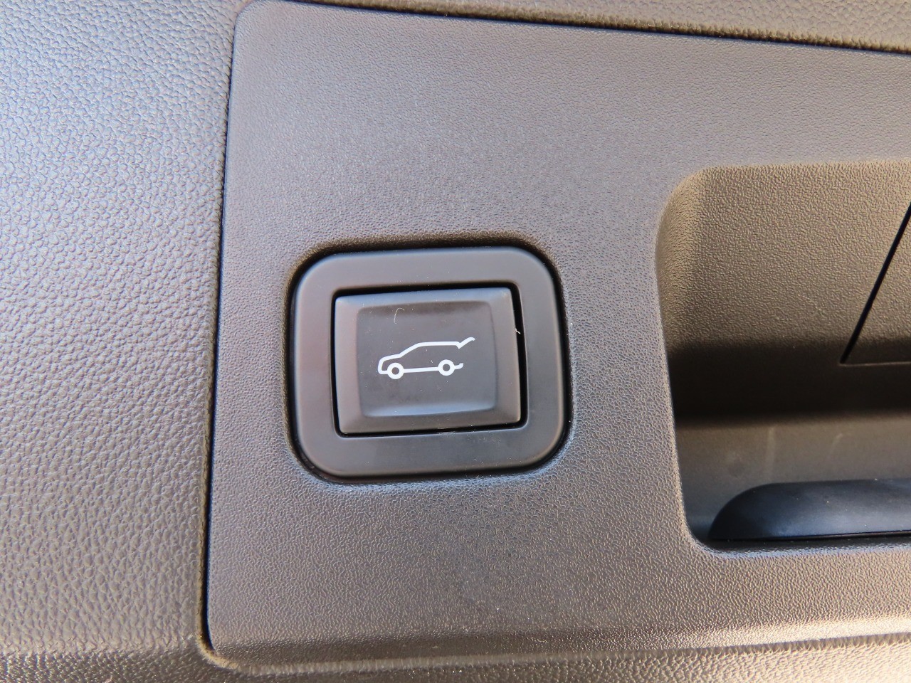 used 2018 Cadillac XT5 car, priced at $13,999