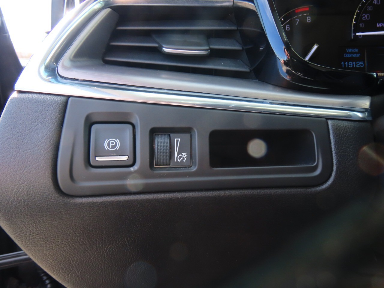 used 2018 Cadillac XT5 car, priced at $13,999