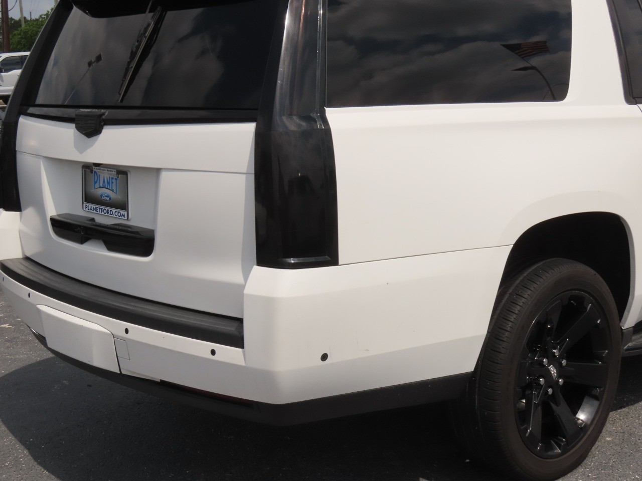 2017 Cadillac Escalade ESV - 11