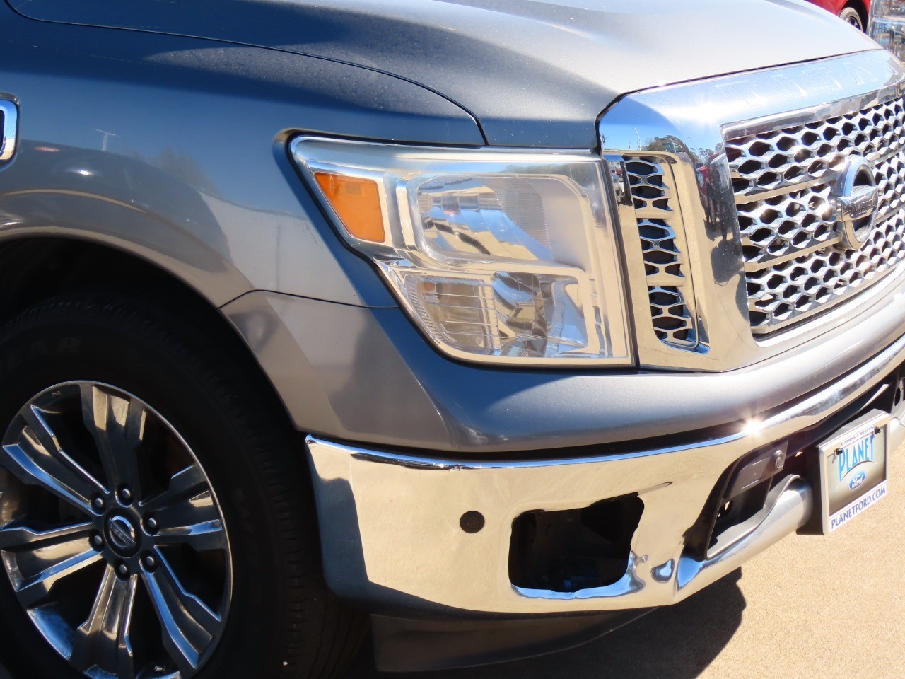 2017 Nissan Titan SV - 5