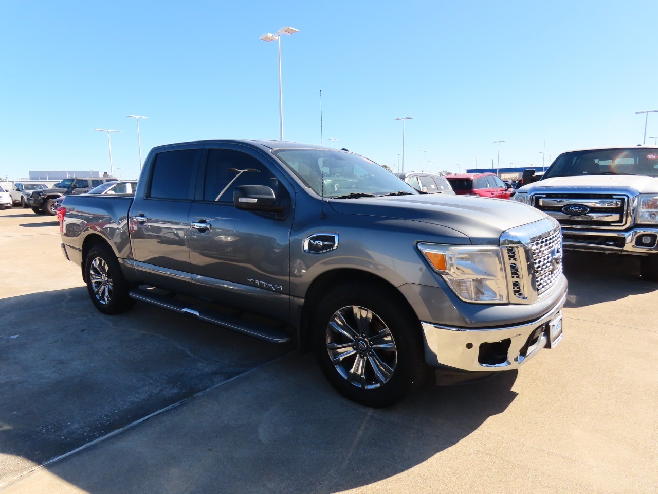 2017 Nissan Titan SV - 6
