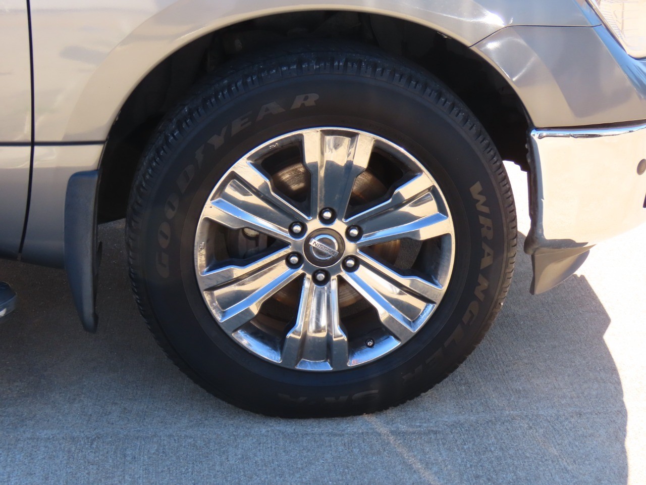 2017 Nissan Titan SV - 8