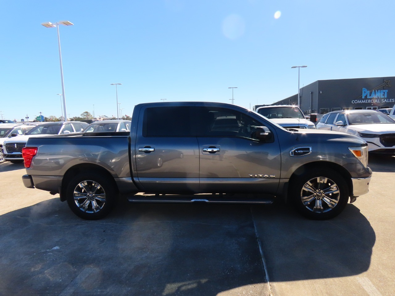 2017 Nissan Titan SV - 9