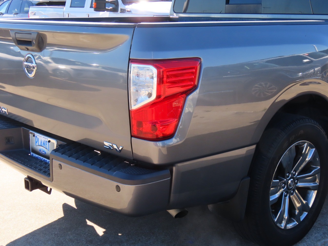 2017 Nissan Titan SV - 11