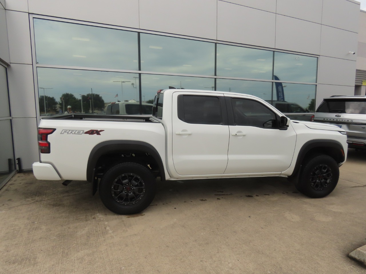 2023 Nissan Frontier PRO-4X - 9