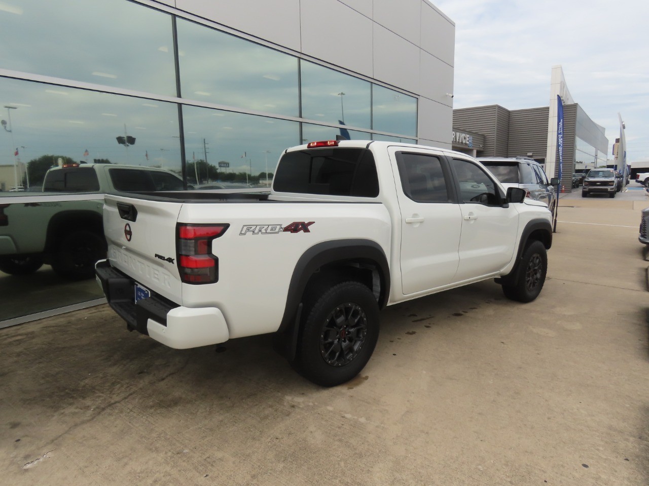 2023 Nissan Frontier PRO-4X - 10