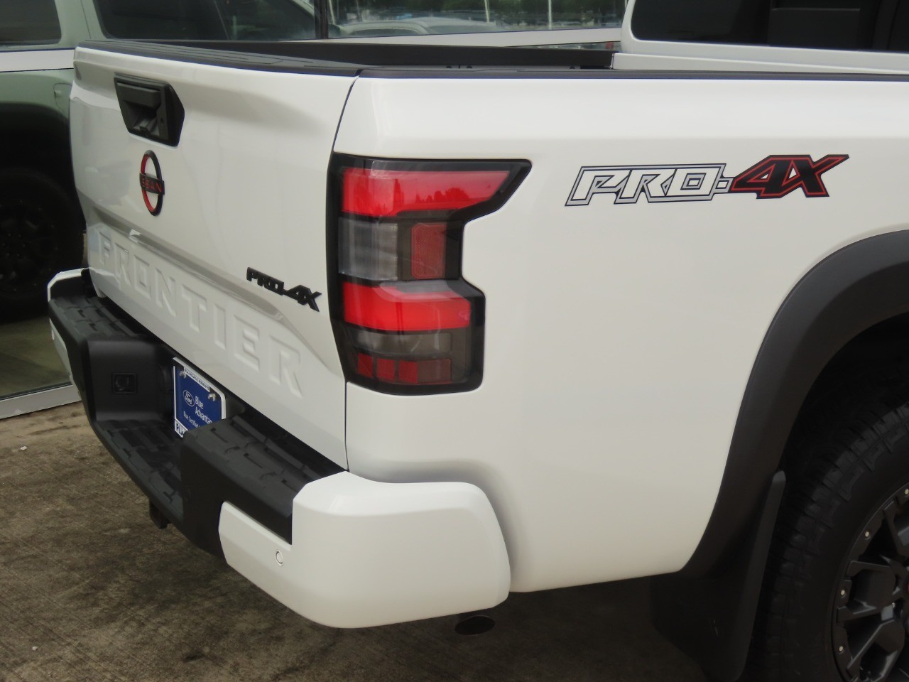 2023 Nissan Frontier PRO-4X - 11