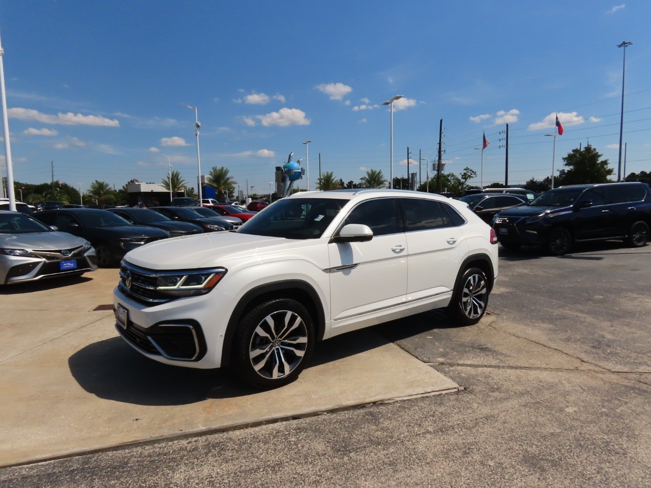 2023 Volkswagen Atlas Cross Sport 3.6L V6 SEL Premium R-Line - 1