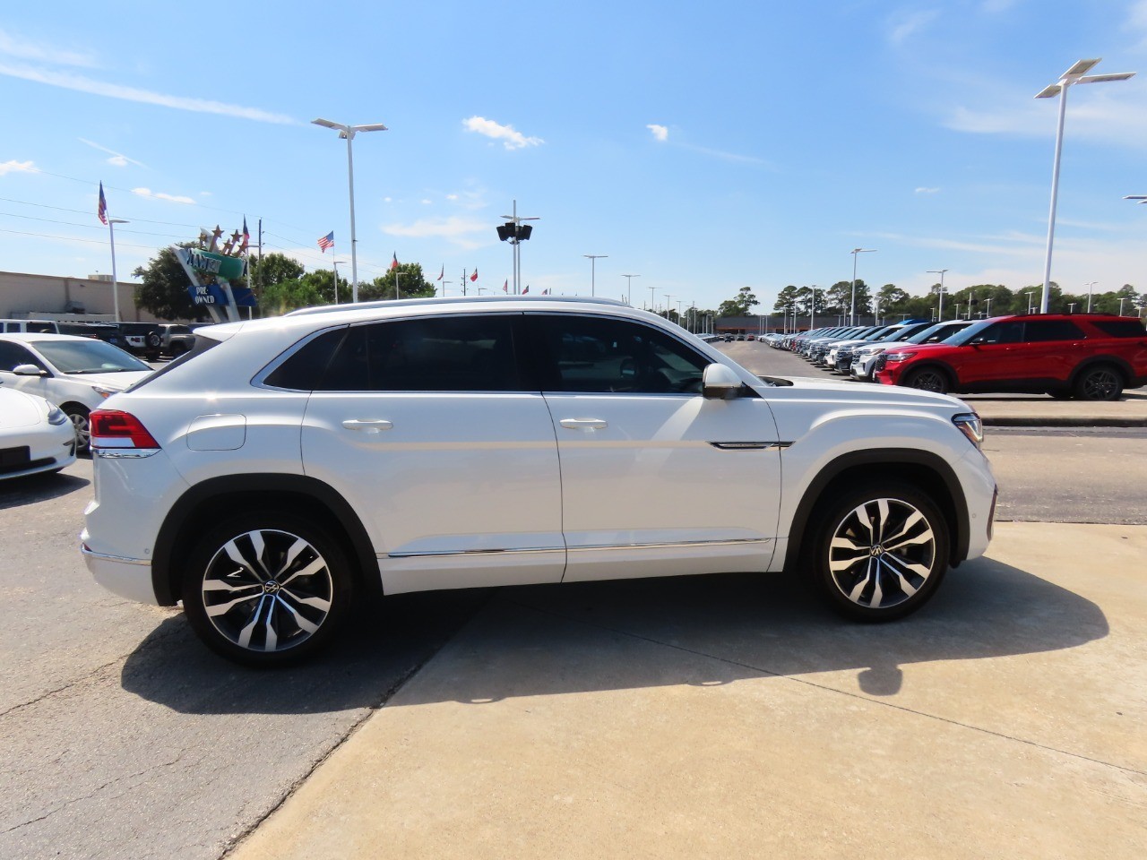 2023 Volkswagen Atlas Cross Sport 3.6L V6 SEL Premium R-Line - 9