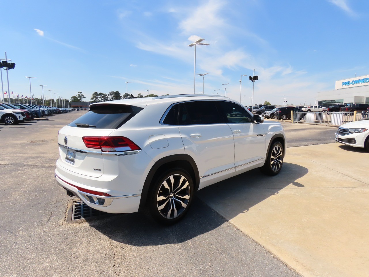 2023 Volkswagen Atlas Cross Sport 3.6L V6 SEL Premium R-Line - 10
