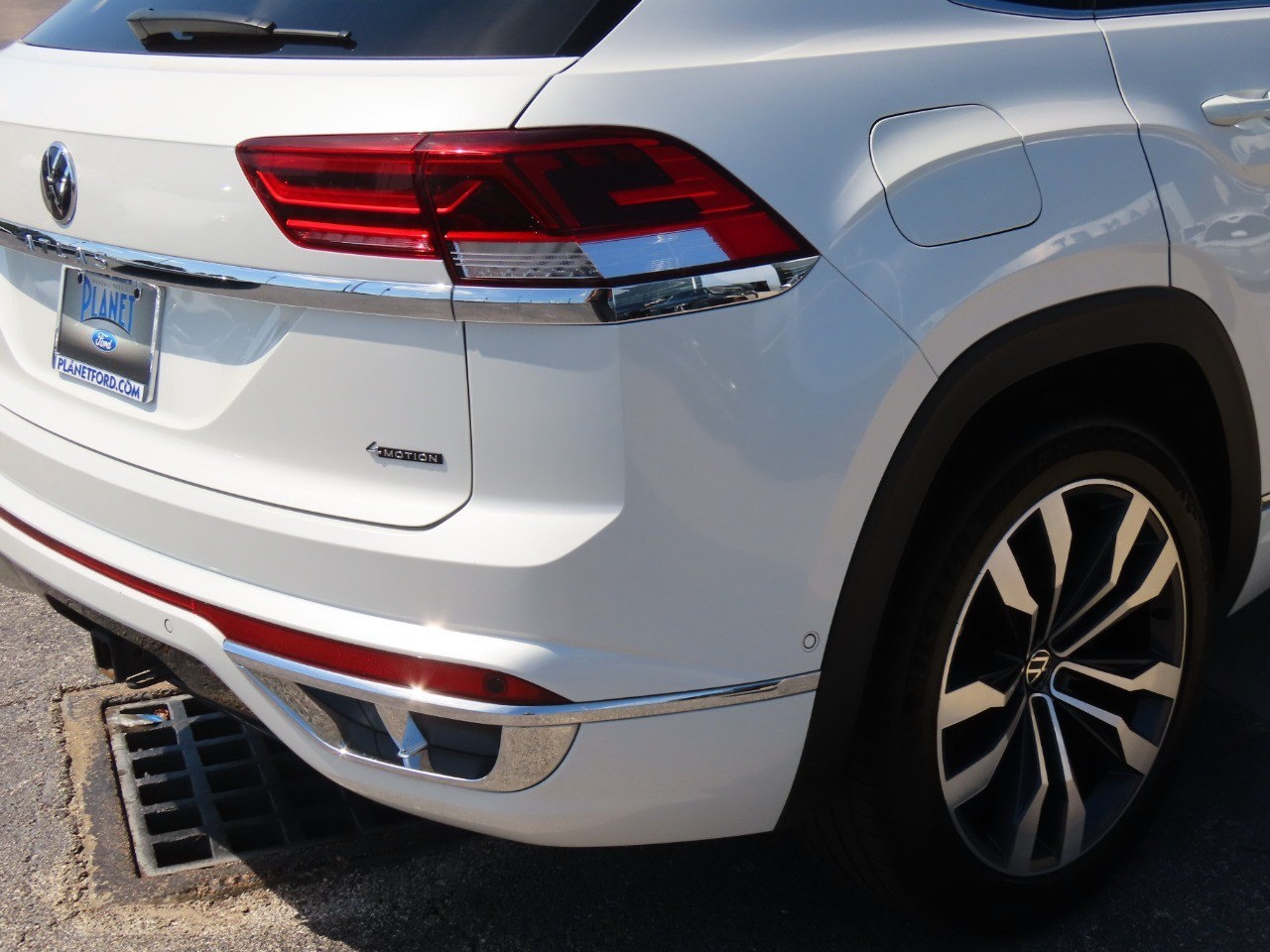 2023 Volkswagen Atlas Cross Sport 3.6L V6 SEL Premium R-Line - 11