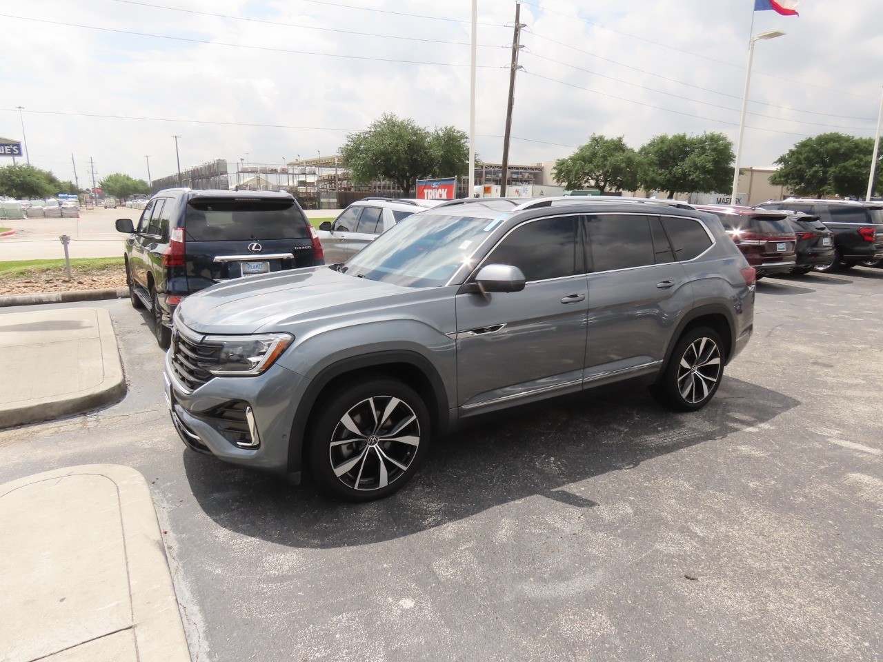2024 Volkswagen Atlas 2.0T SEL Premium R-Line - 1