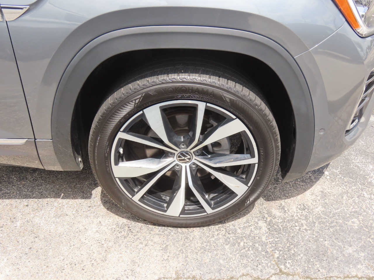 2024 Volkswagen Atlas 2.0T SEL Premium R-Line - 8