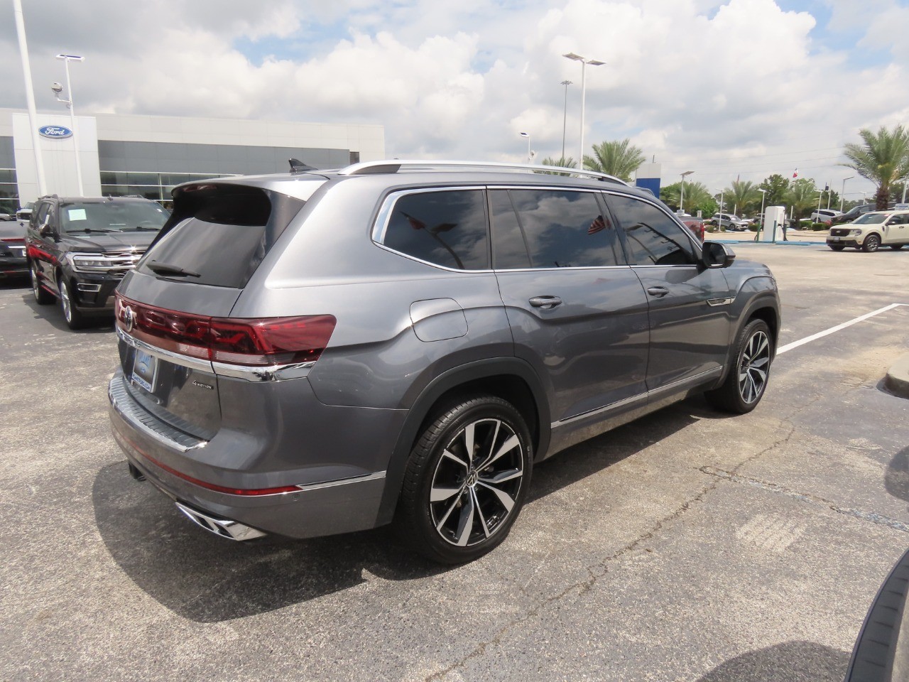 2024 Volkswagen Atlas 2.0T SEL Premium R-Line - 9