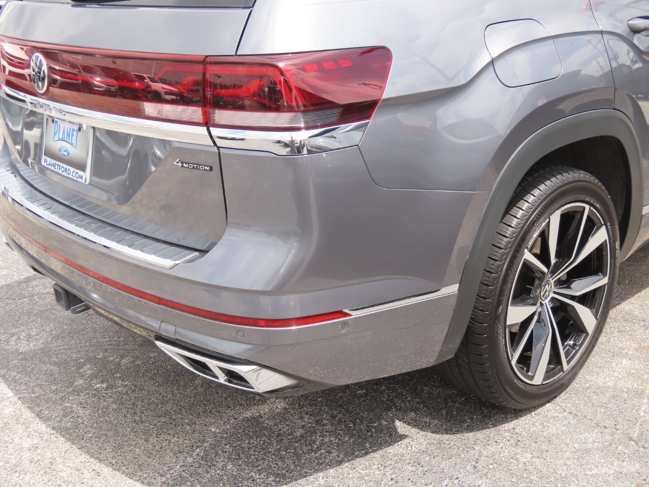 2024 Volkswagen Atlas 2.0T SEL Premium R-Line - 10