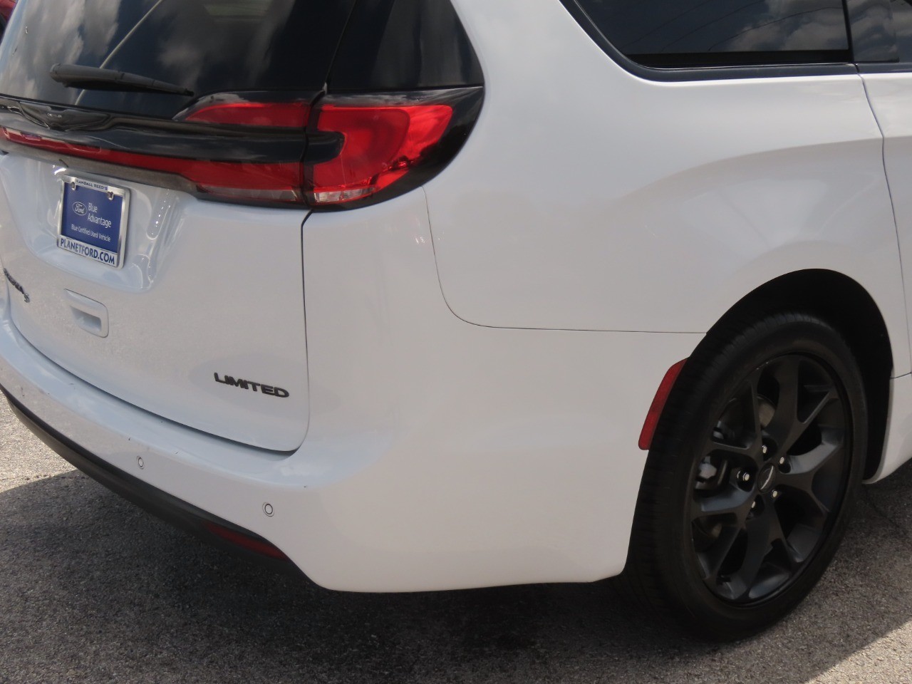 2025 Chrysler Pacifica Limited - 9