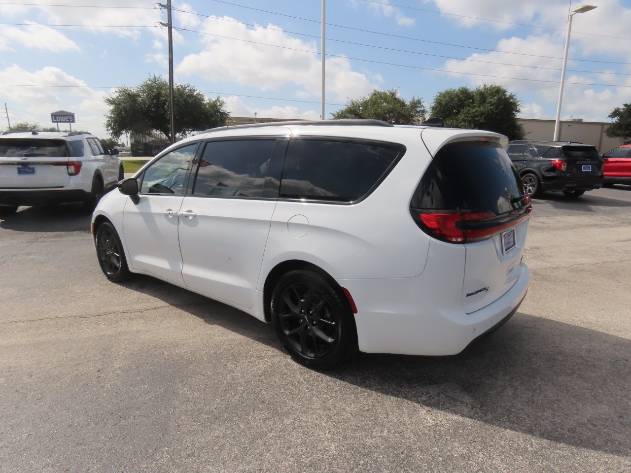 2025 Chrysler Pacifica Limited Bright White Clearcoat at Planet Ford