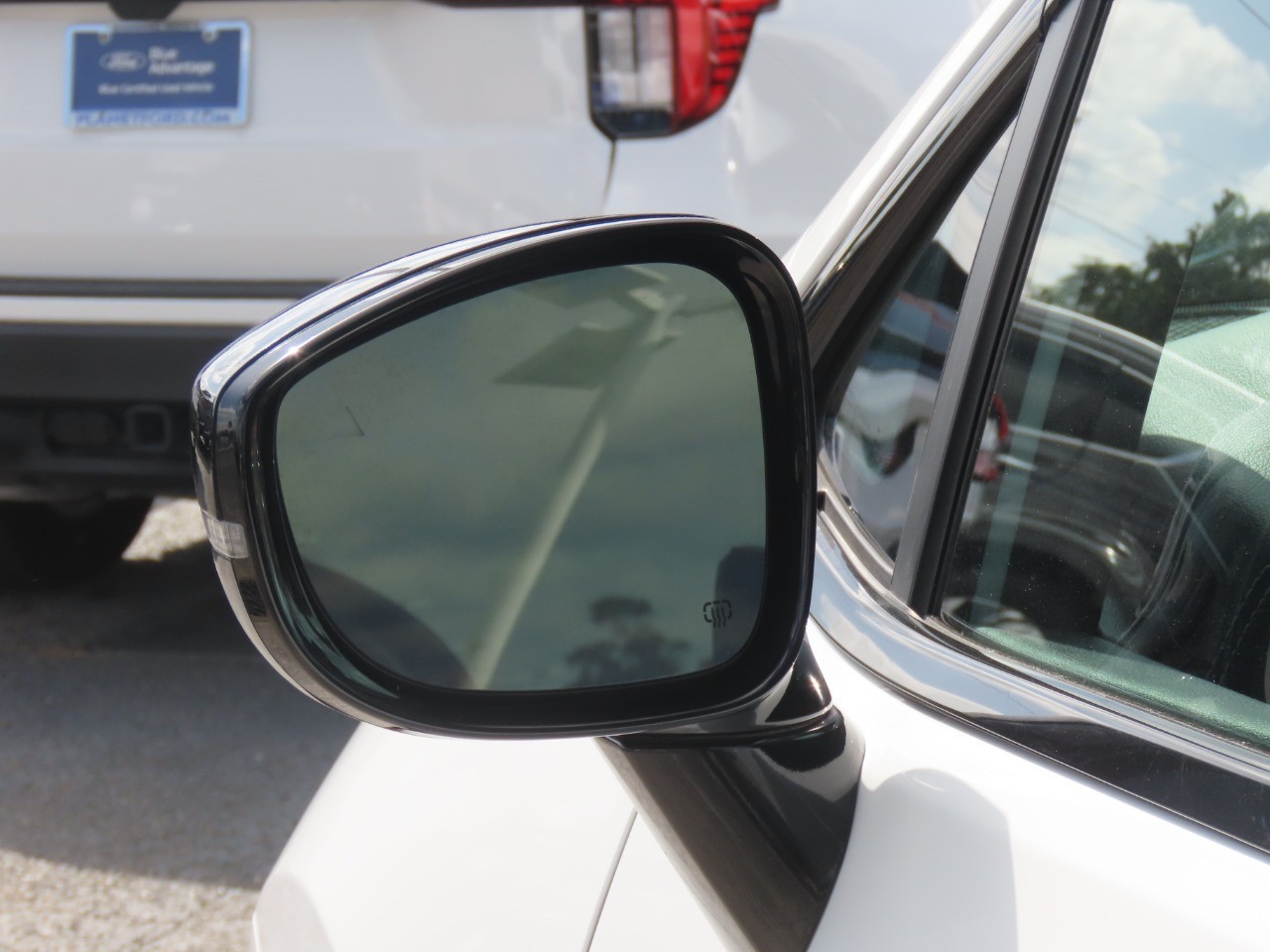 2025 Chrysler Pacifica Limited Bright White Clearcoat at Planet Ford
