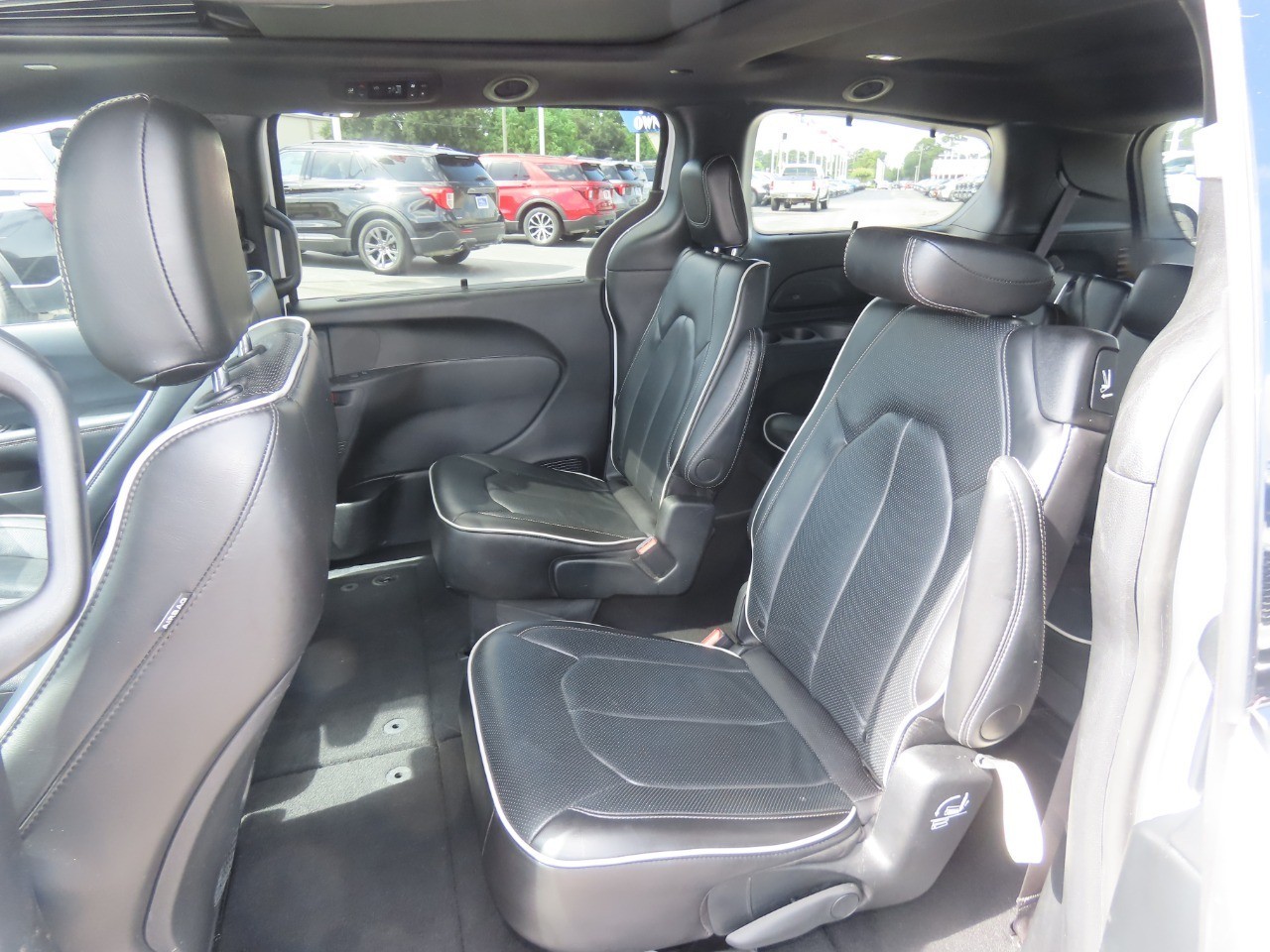 2025 Chrysler Pacifica Limited Bright White Clearcoat at Planet Ford