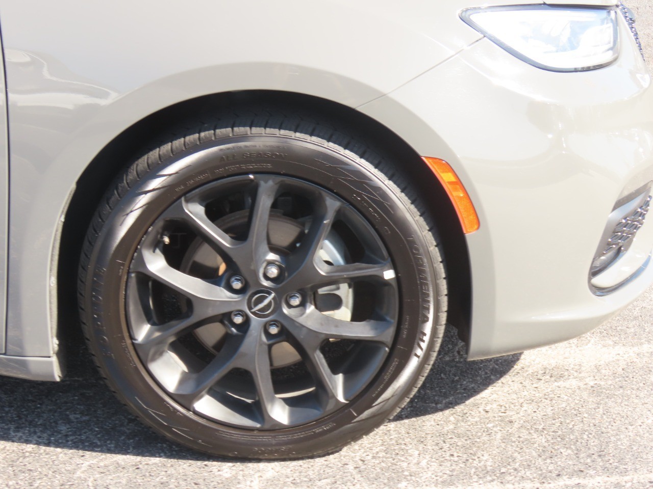 2025 Chrysler Pacifica Limited - 8