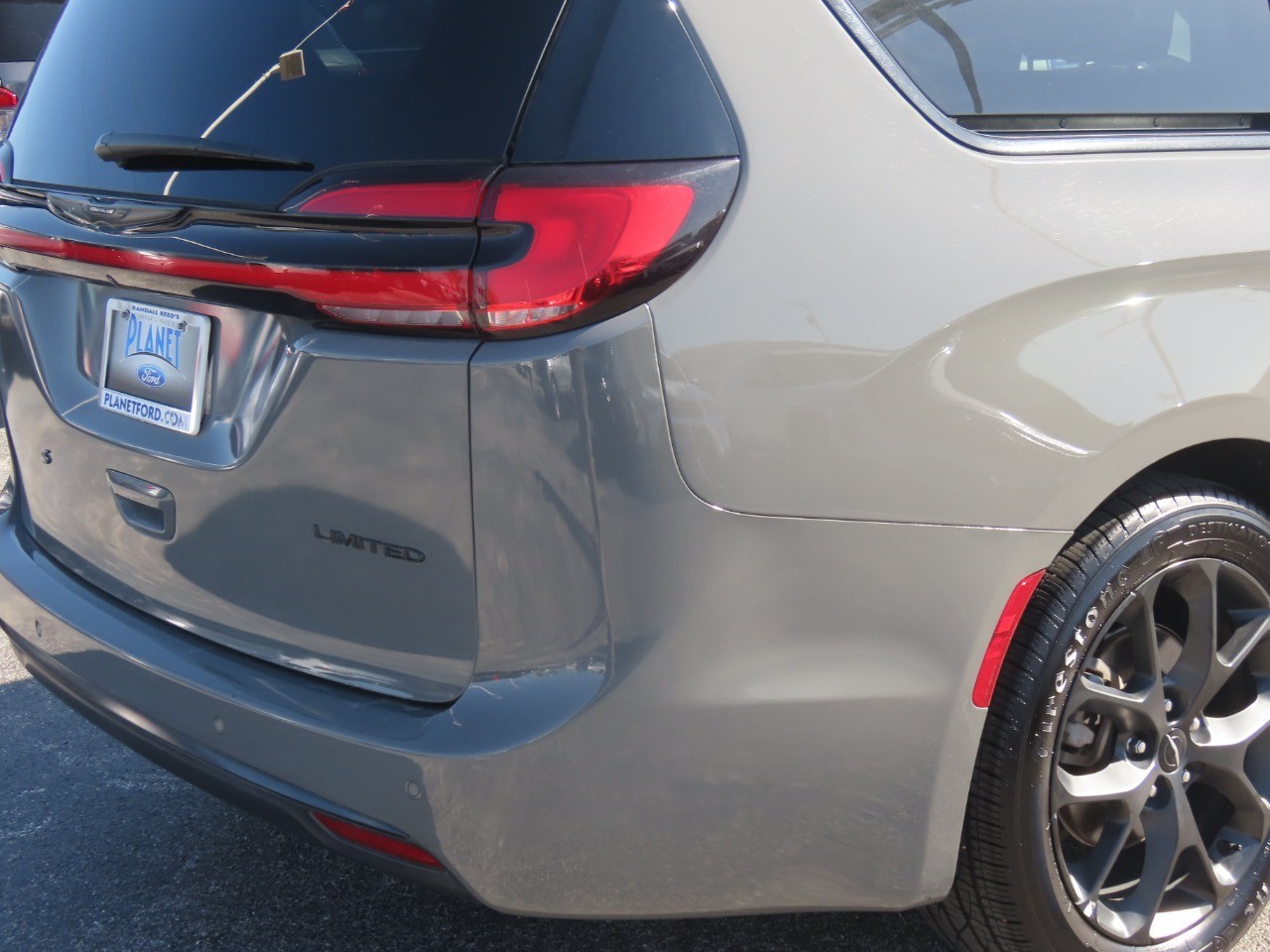 2025 Chrysler Pacifica Limited - 11