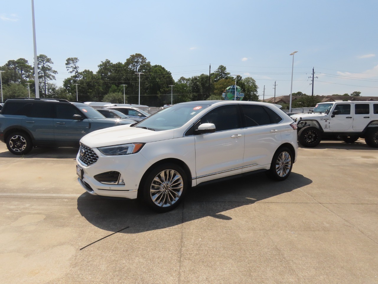 2020 Ford Edge photo 2 of 33