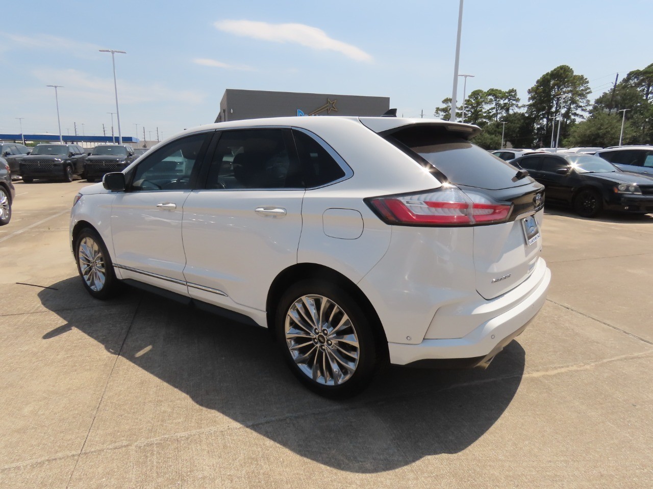 2020 Ford Edge photo 17 of 33
