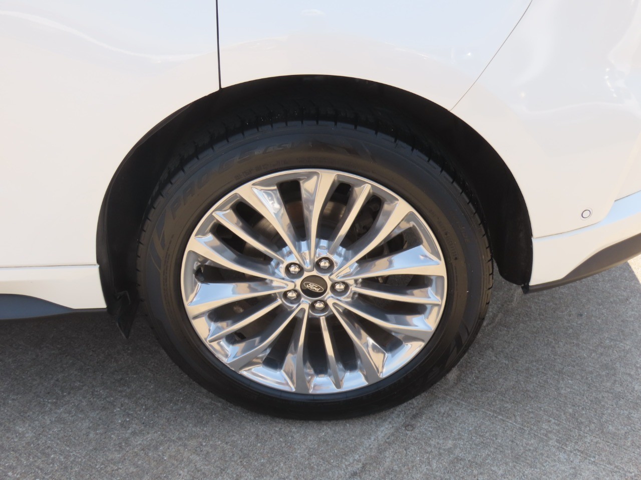 2020 Ford Edge photo 18 of 33