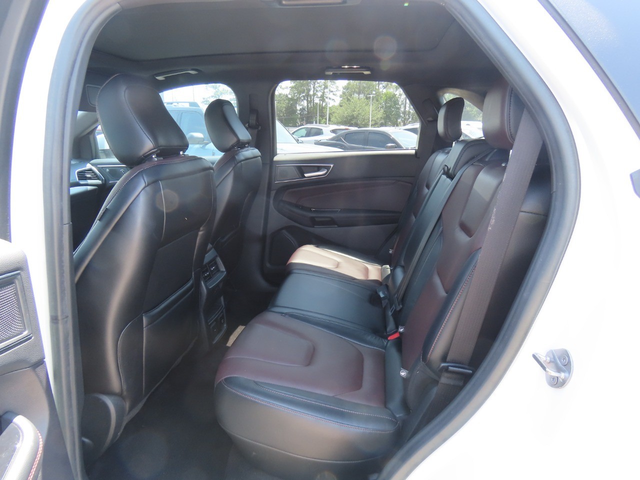 2020 Ford Edge photo 21 of 33