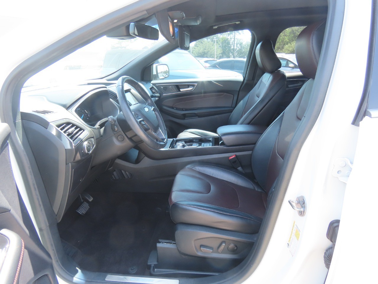 2020 Ford Edge photo 26 of 33