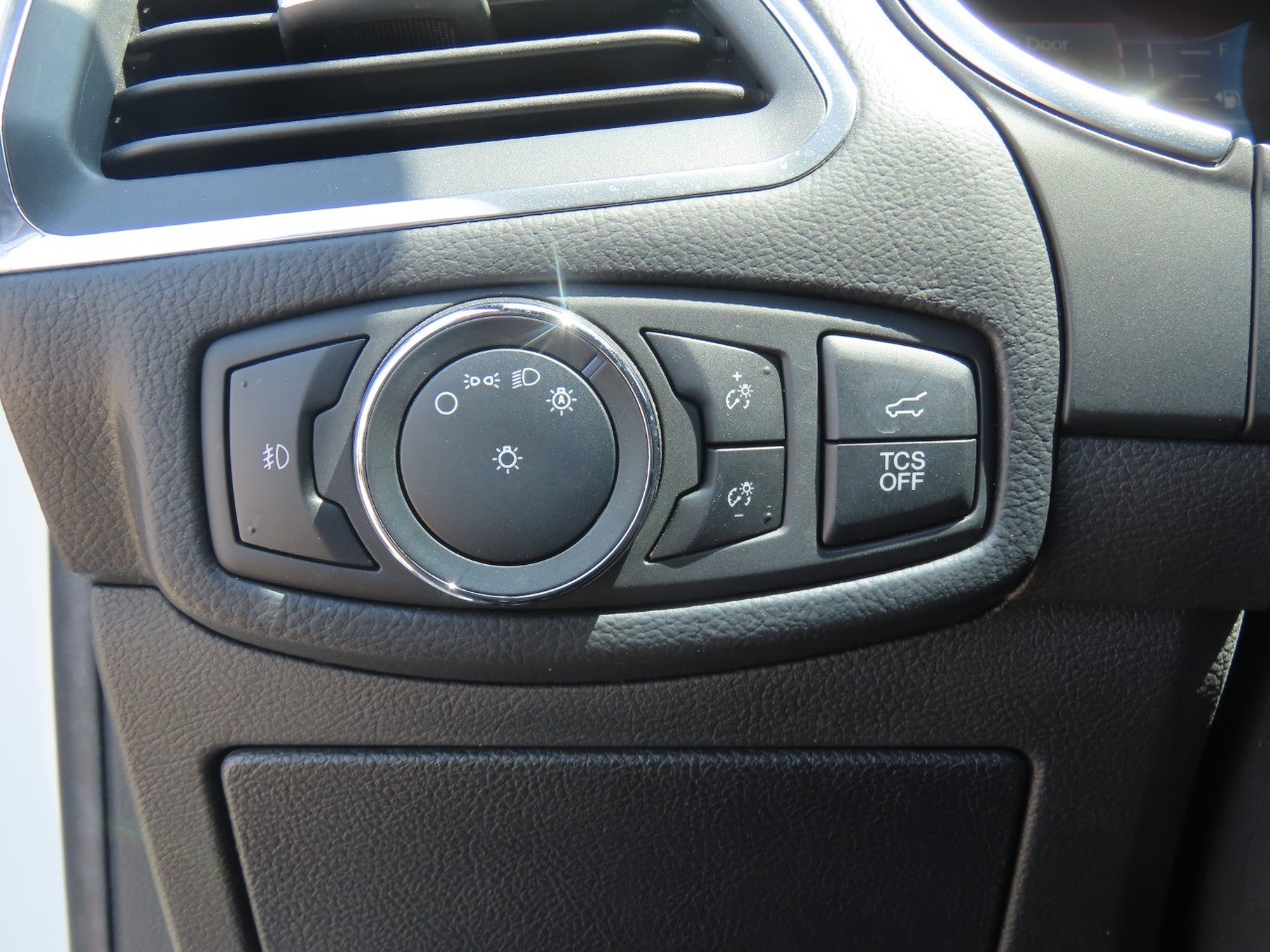 2020 Ford Edge photo 27 of 33