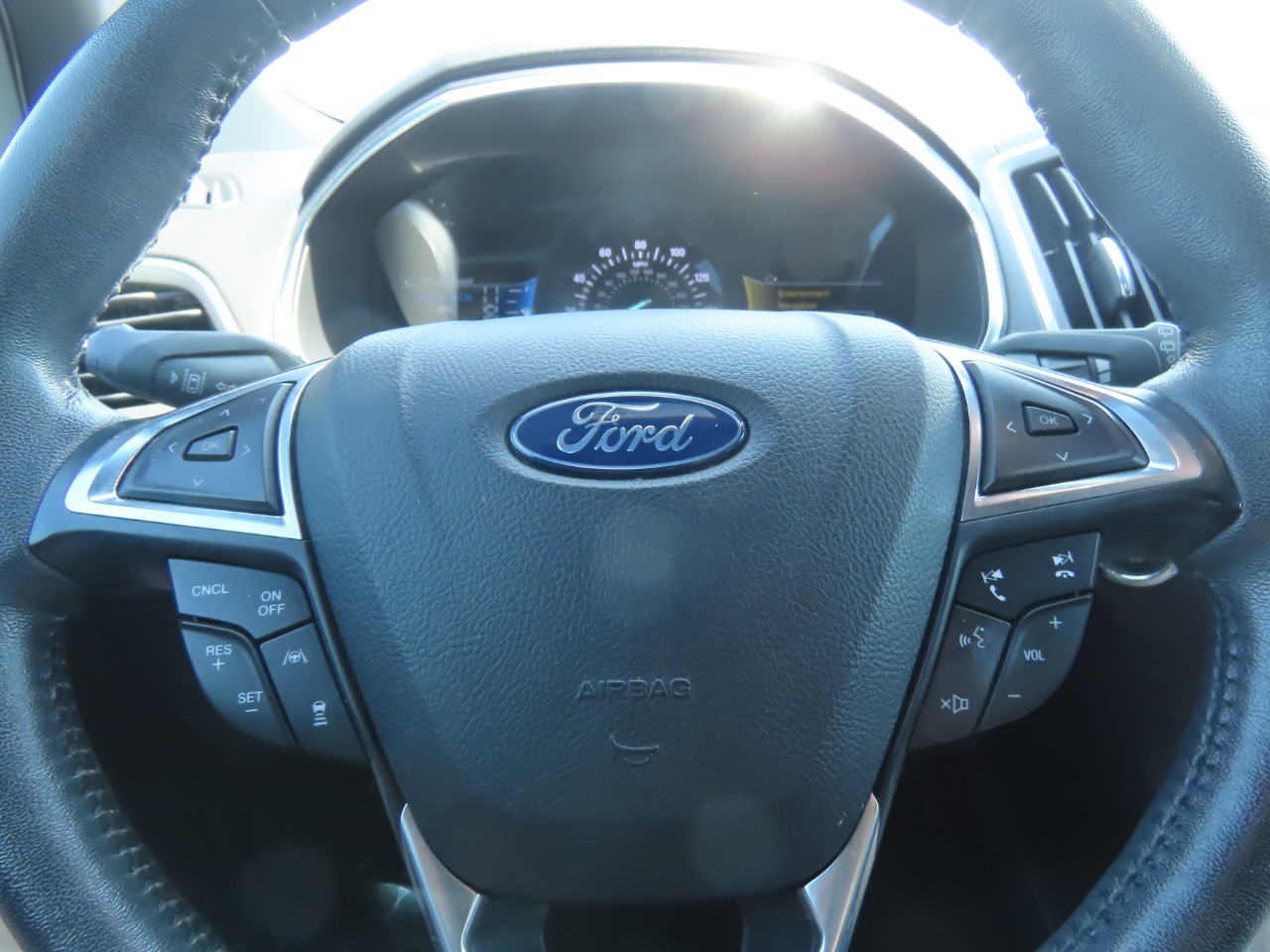 2020 Ford Edge photo 28 of 33