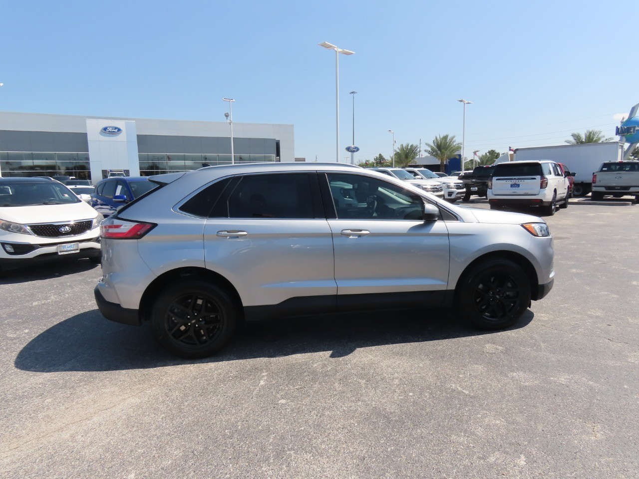 2024 Ford Edge SEL - 9