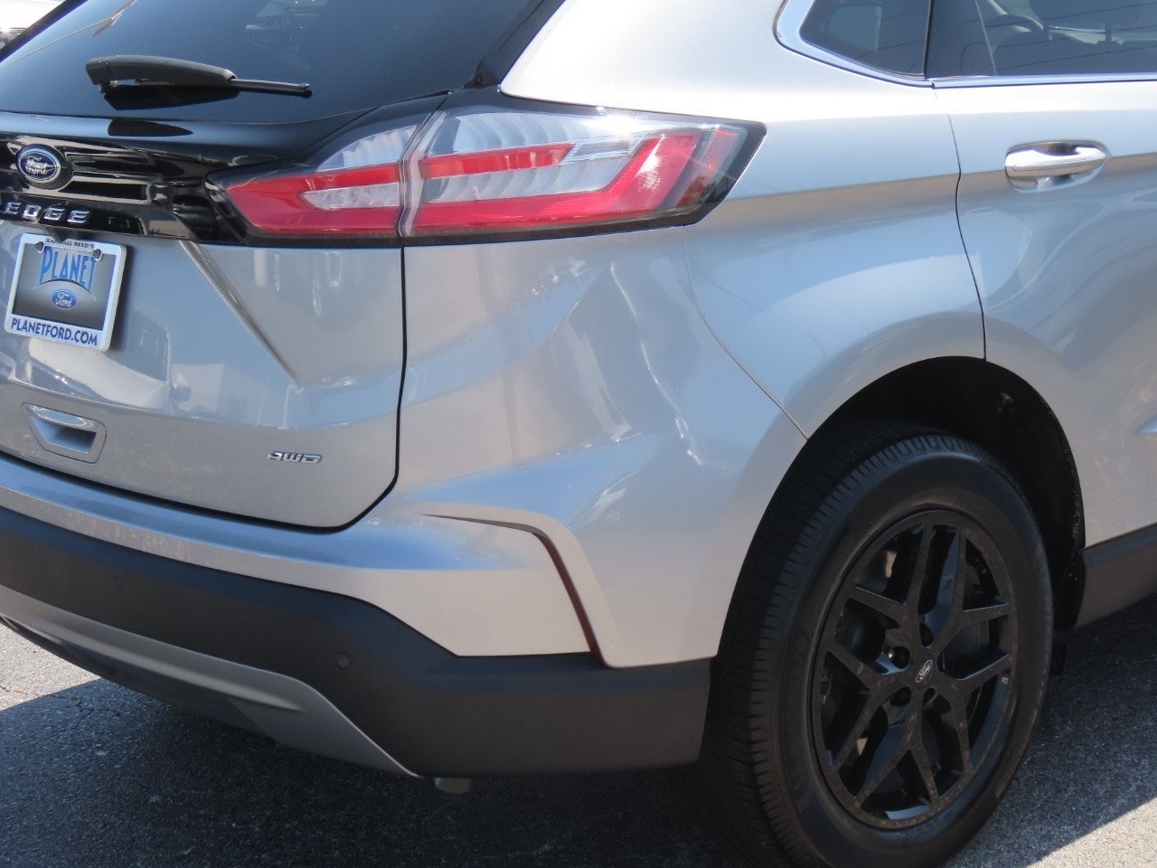 2024 Ford Edge SEL - 11