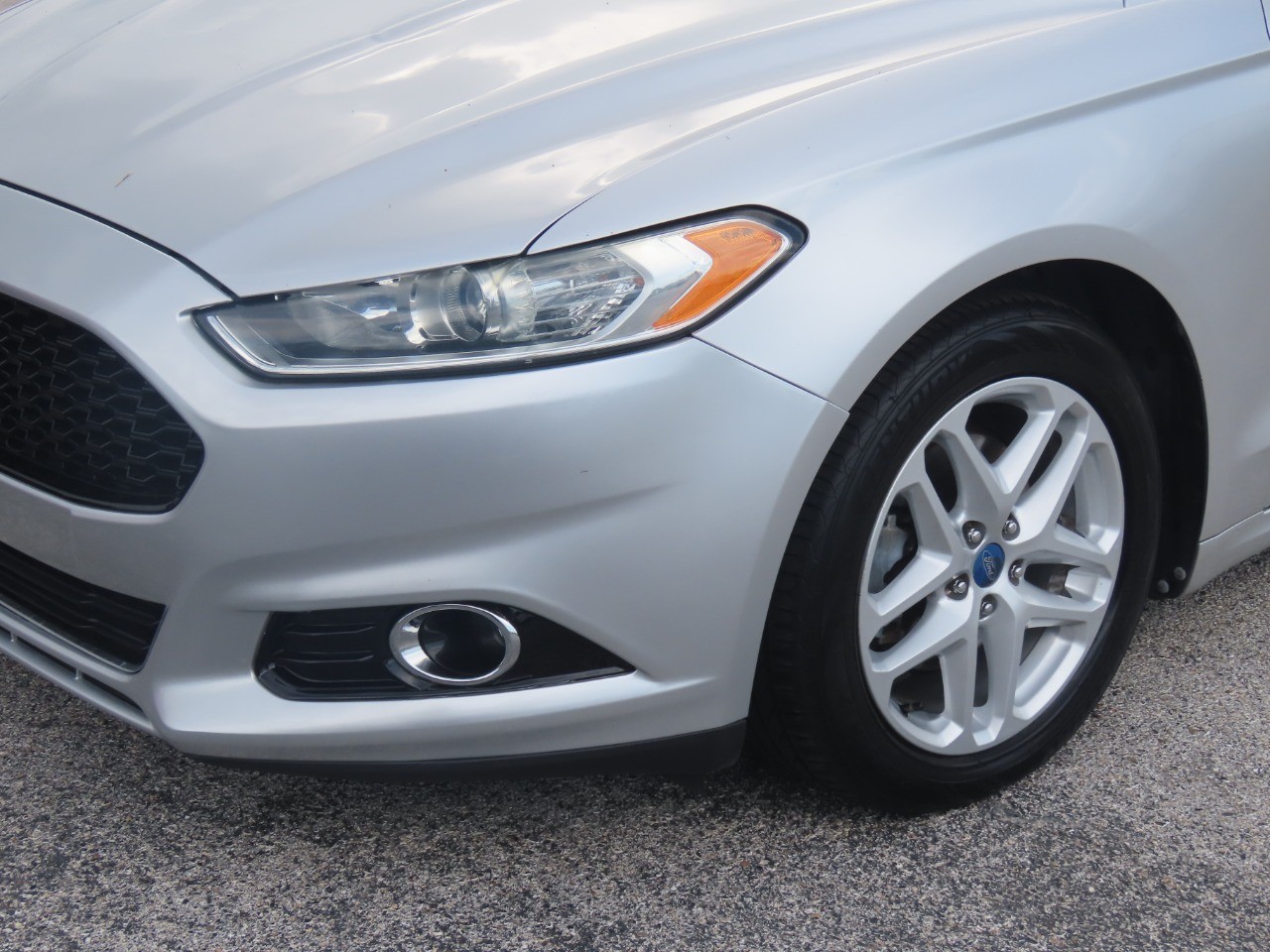 2014 Ford Fusion photo 3 of 30