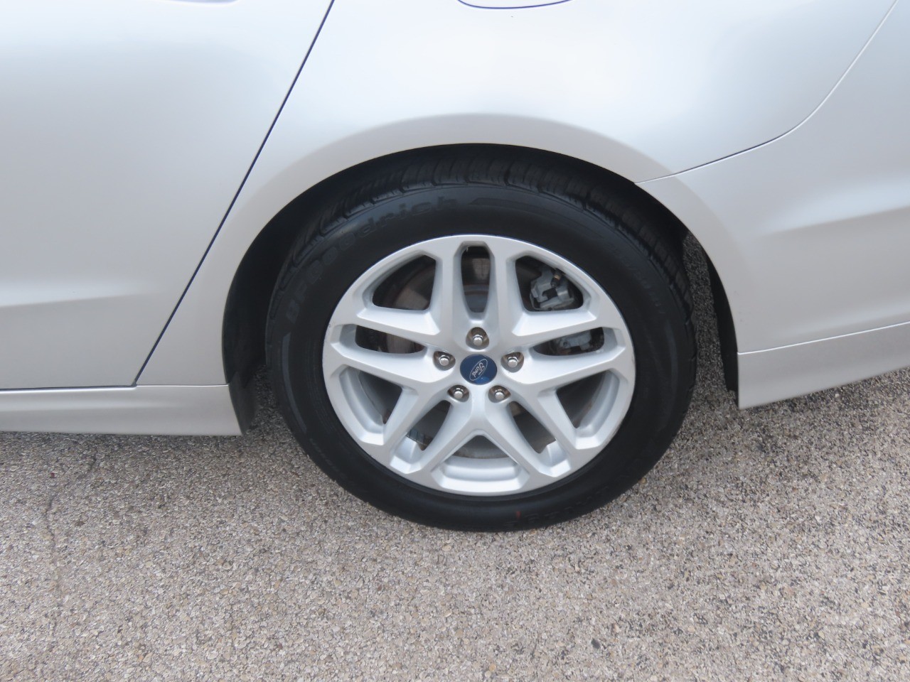 2014 Ford Fusion photo 17 of 30