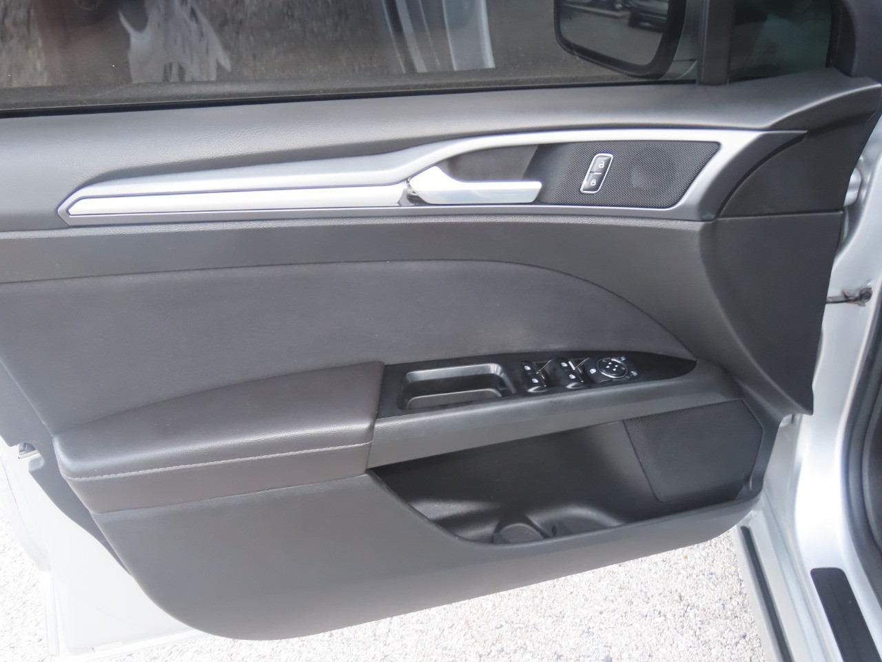 2014 Ford Fusion photo 24 of 30
