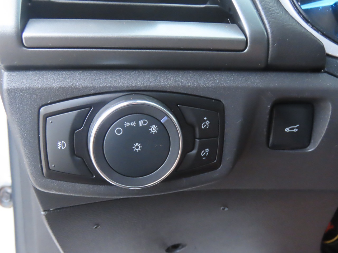 2014 Ford Fusion photo 26 of 30